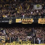 Δύο χρόνια απαγόρευσης εισόδου στα γήπεδα στους οπαδούς της ΑΕΚ που πέταξαν την ομπρέλα στον Ποντένσε