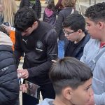 Δεκάδες φίλαθλοι του ΟΦΗ αγκαλιά με το τρόπαιο του Κυπέλλου Ελλάδας Betsson και αποθέωση για τους παίκτες