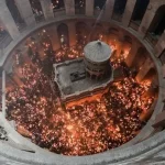 Στα Ιεροσόλυμα βρίσκεται η ελληνική αποστολή που θα μεταφέρει στην Ελλάδα το Άγιο Φως