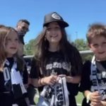 Video | Ασπρόμαυρο χρώμα στις εξέδρες του Mannheim από τους φίλους του ΟΦΗ