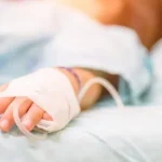 Στη Γερμανία μεταφέρθηκε διασωληνωμένο το 2χρονο που ανασύρθηκε από πισίνα στα Χανιά – Εξακολουθεί να είναι σοβαρή η κατάστασή του