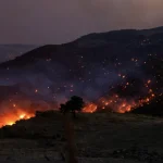 Ρέθυμνο: Νέα φωτιά πάνω από το Κυπαρίσσι – Στη μάχη ισχυρές πυροσβεστικές δυνάμεις