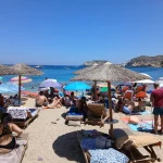 Ηράκλειο: Φίσκα οι παραλίες – Ανάσες δροσιάς δίπλα στο κύμα ενάντια στην άνοδο του υδραργύρου