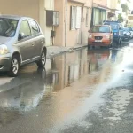 Ηράκλειο: Νερό αναβλύζει εδώ και δύο ημέρες η άσφαλτος στην οδό Τσόντου Βάρδα στο Δειλινά