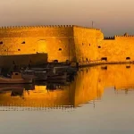 Ηράκλειο: Κοιτούσε το κινητό του και έπεσε στη θάλασσα – Σωτήρια επέμβαση του Λιμενικού για 66χρονο