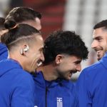 Χαμόγελα πριν την σέντρα μεταξύ Ανδρούτσου και Τσιμίκα