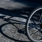 Χανιά: Ποδηλάτης «ξάφρισε» εμπορεύματα έξω από κατάστημα στα Στιβανάδικα