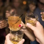 Ρέθυμνο: Στο νοσοκομείο 17χρονη Βρετανίδα που μέθυσε – Μπλεξίματα με τη δικαιοσύνη για τους γονείς της